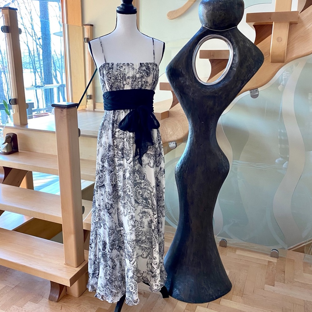 BCBG Max Azaria ..Black & off-white Silk Maxi dress . Size 6P . SO BEAUTIFUL ♥️